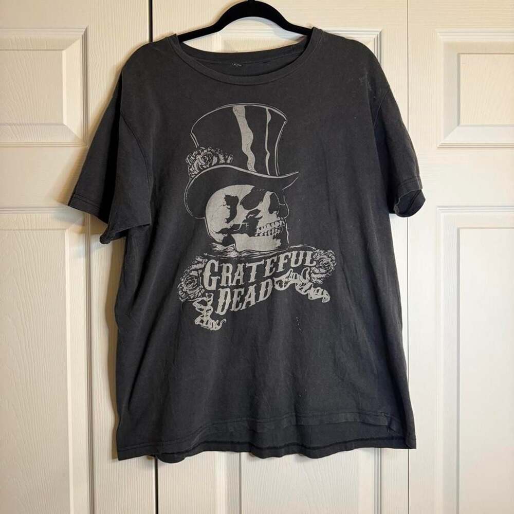 Grateful Dead 1999 Skull Top Hat Graphic Concert T-Shirt